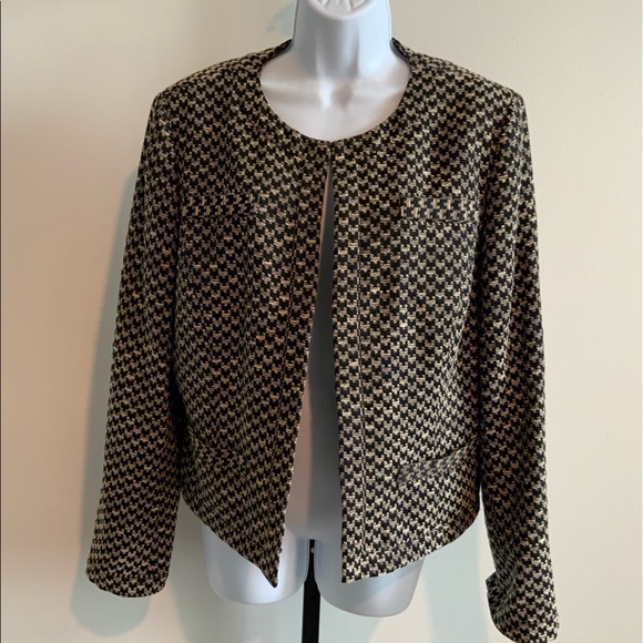 Vintage Black & Cream Printed Collarless Lape-less Blazer Jacket by Dana Buchman - Picture 4 of 7